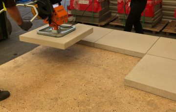 Montaż płyt betonowych z pomocą Mickeya155 w DrogBruk [zdjęcia]