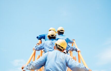Pracownicy fizyczni – ile kilogramów mogą dźwigać w pracy?