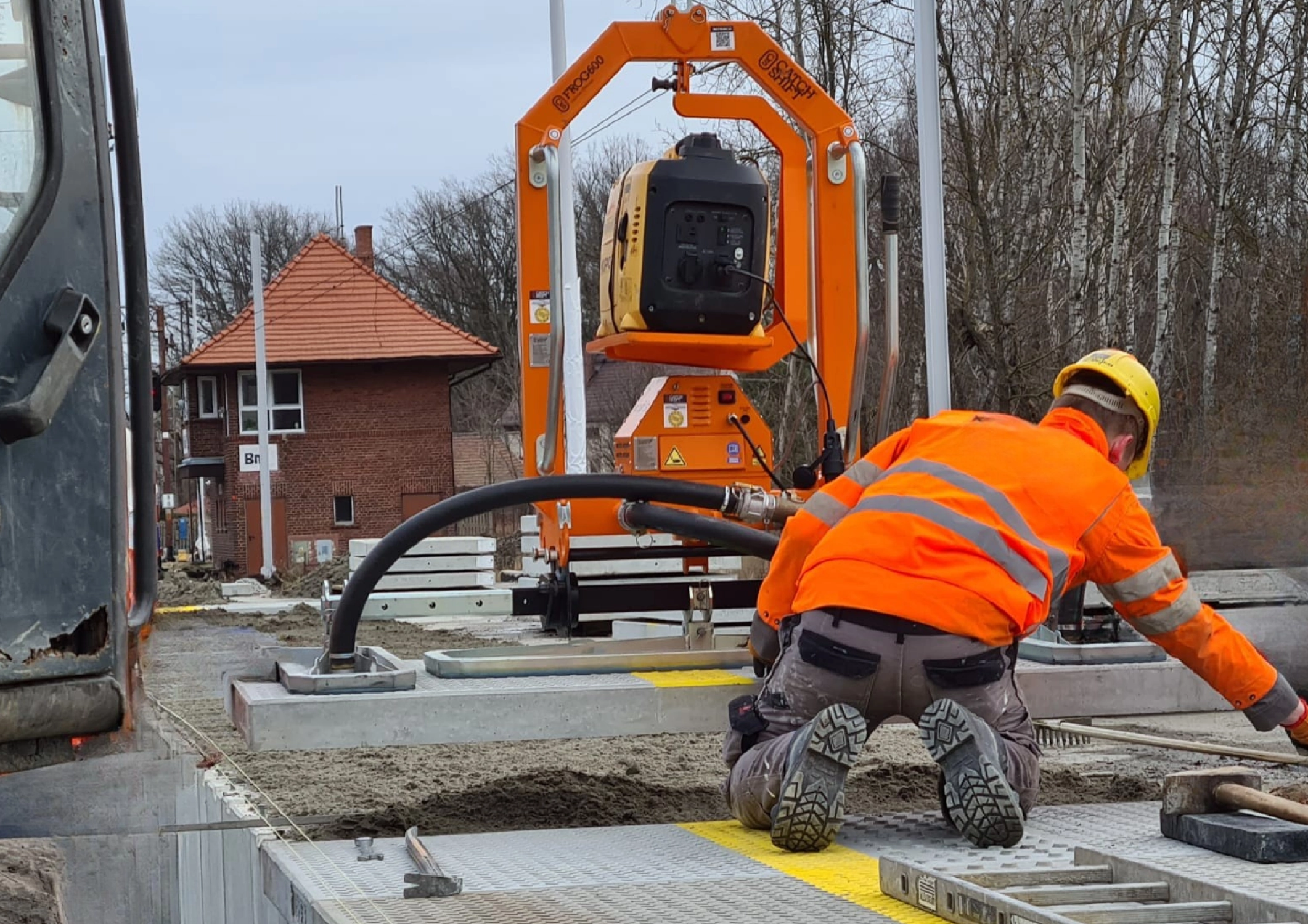 Chwytak próżniowy do płyt betonowych FROG 600