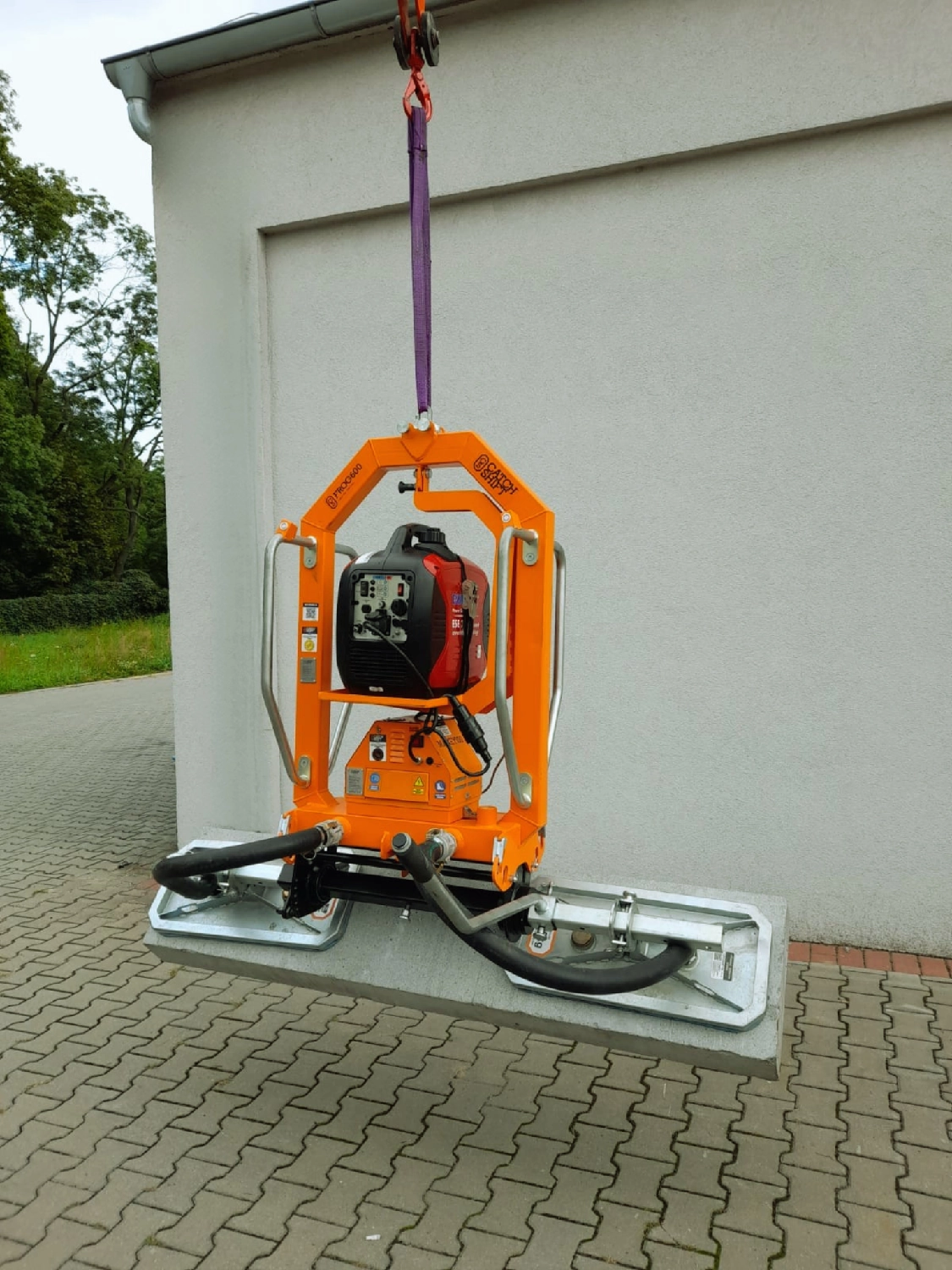 Chwytak próżniowy do płyt betonowych FROG 600