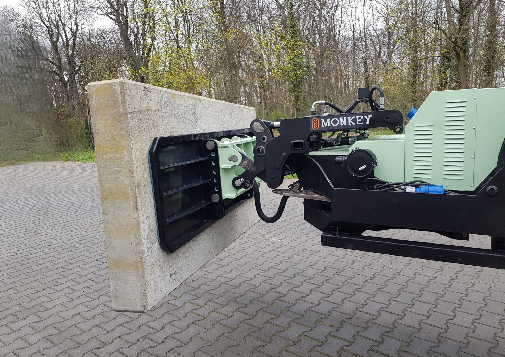 Chwytak próżniowy do prefabrykatów betonowych MONKEY
