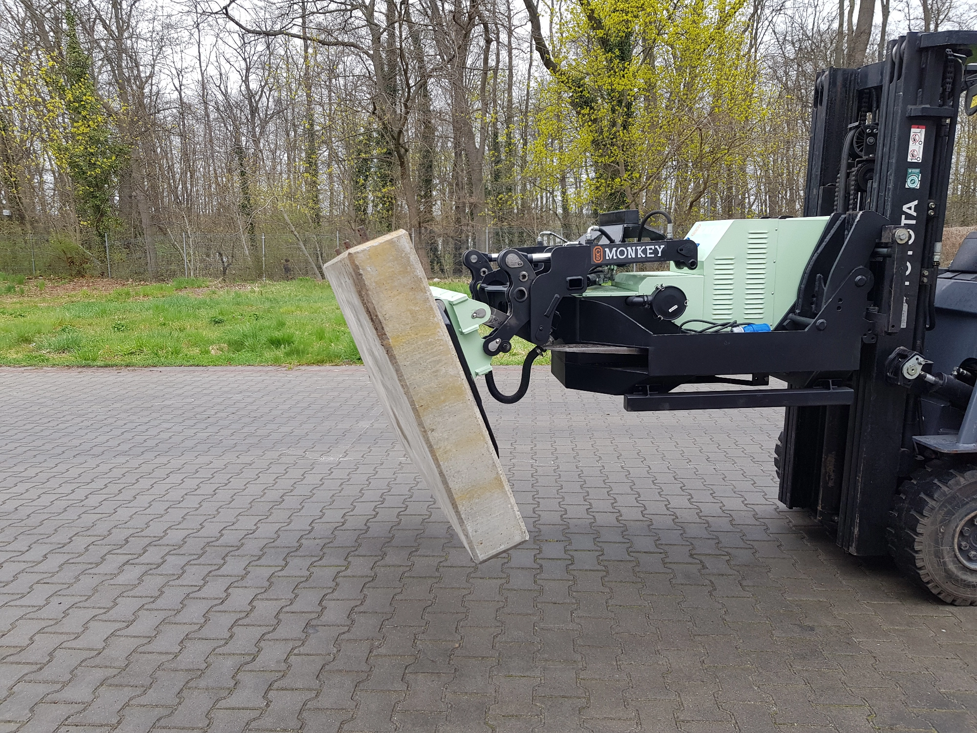 Chwytak próżniowy do prefabrykatów betonowych MONKEY