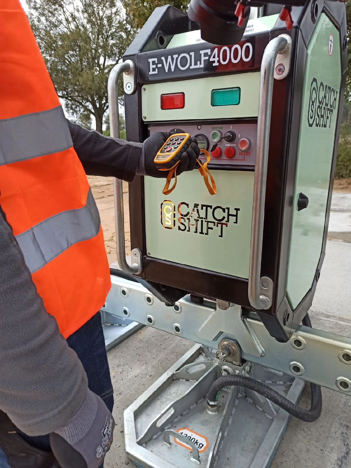 WOLF4000, E-WOLF 4000, WOLF HYDRAULIC 4000 Chwytak próżniowy do elementów o masie do 4 ton