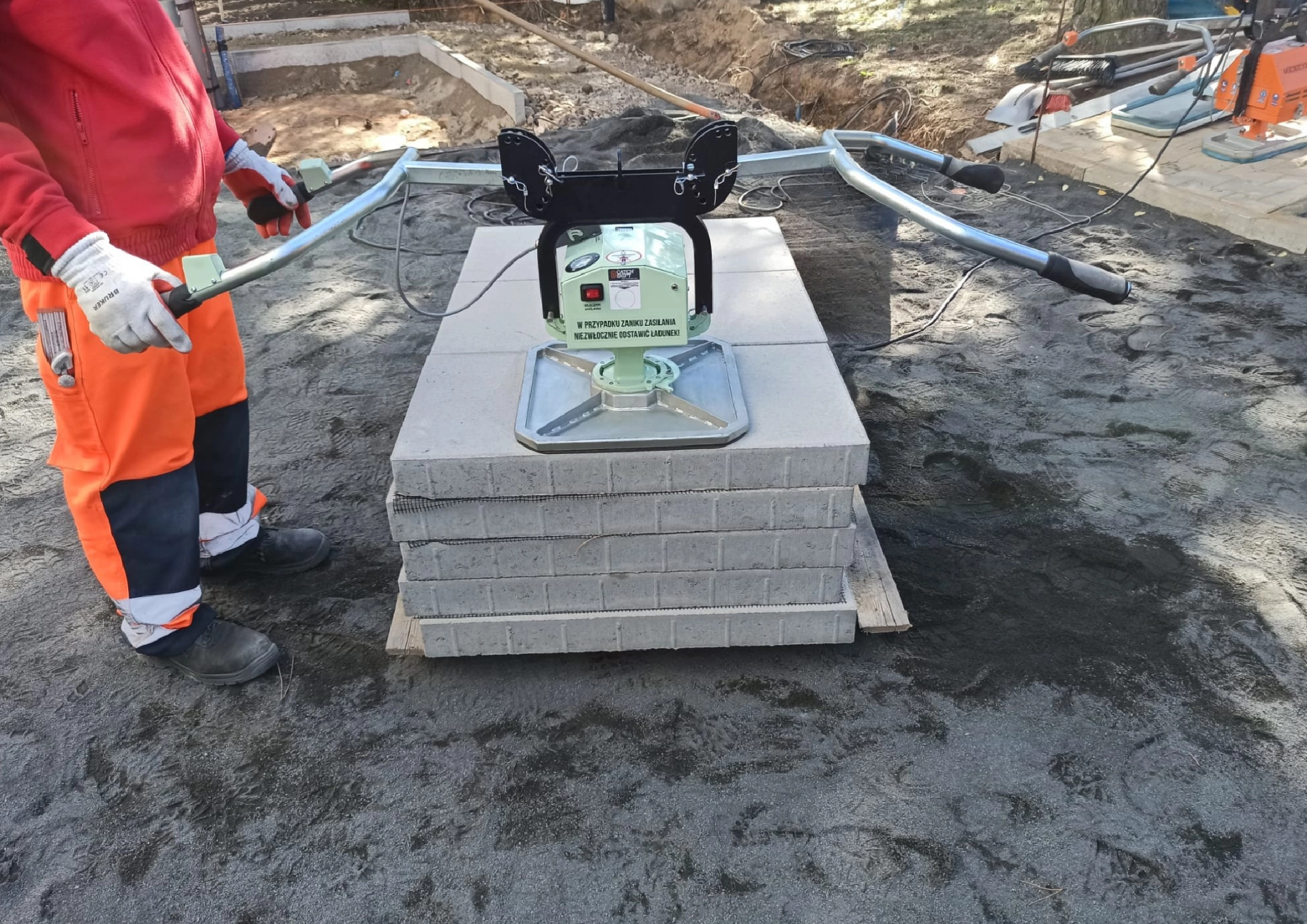 Chwytak próżniowy do płyt ceramicznych i betonowych E-TURTLE