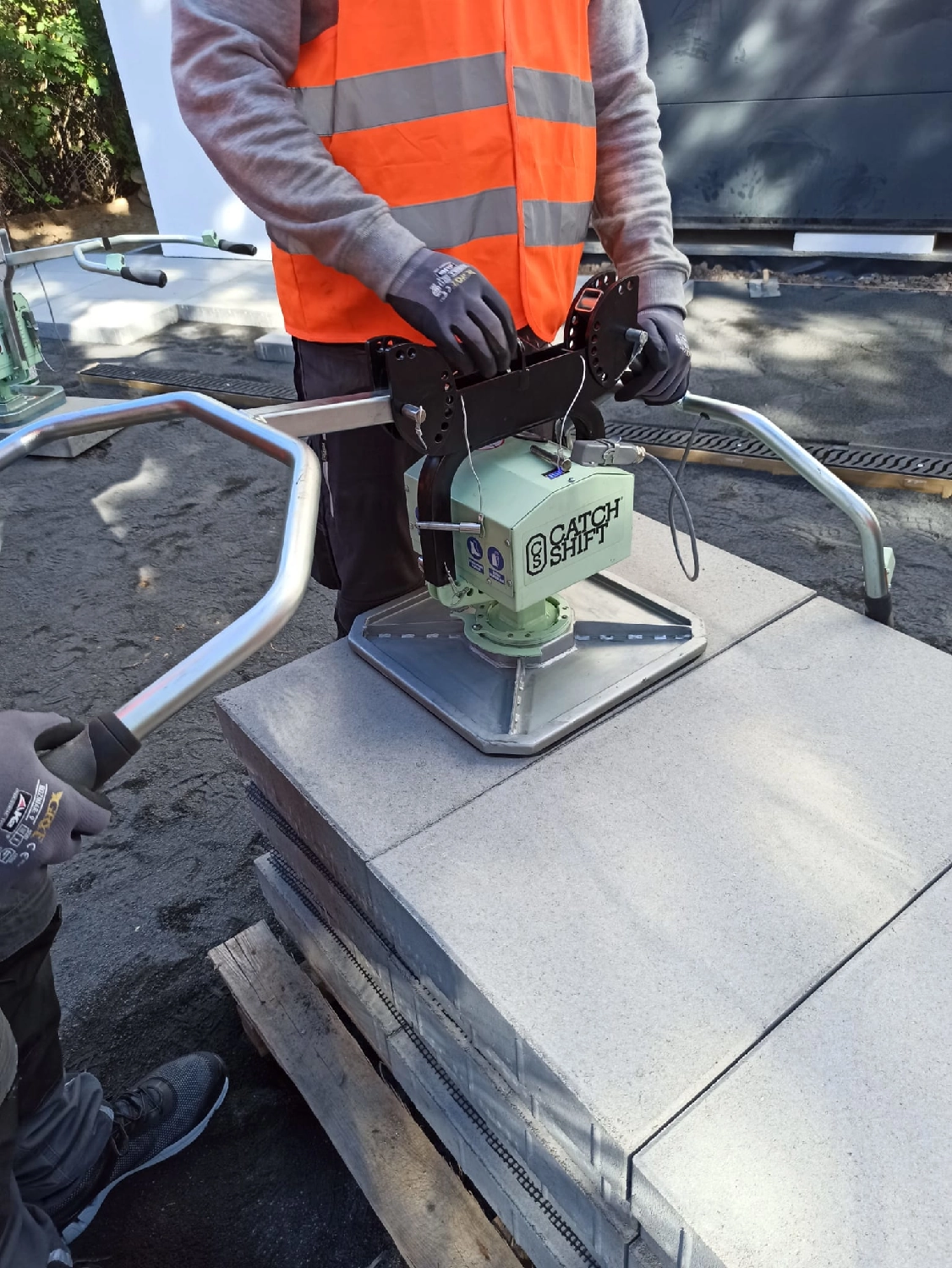 Chwytak próżniowy do płyt ceramicznych i betonowych E-TURTLE